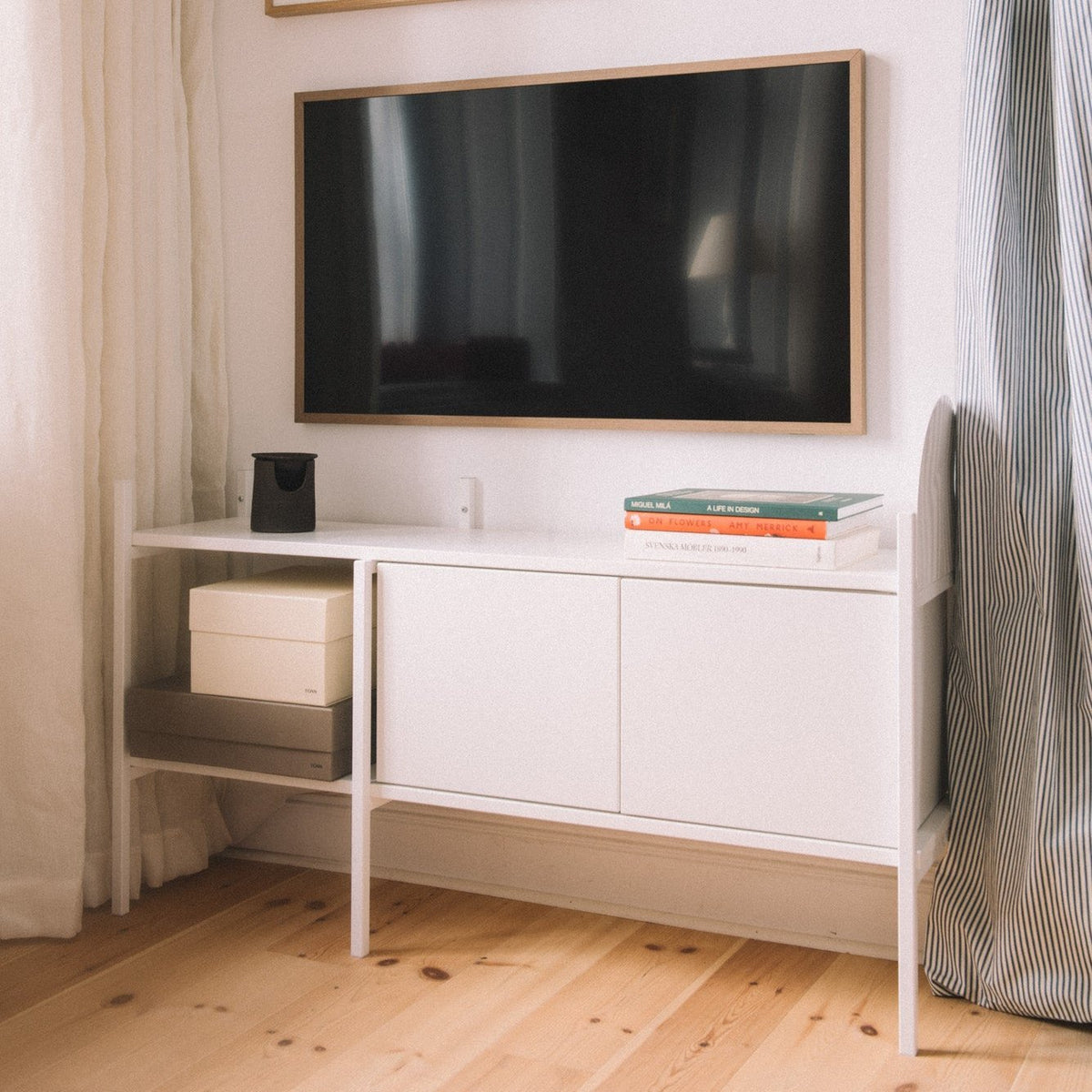 Montant - TV - Blanc
